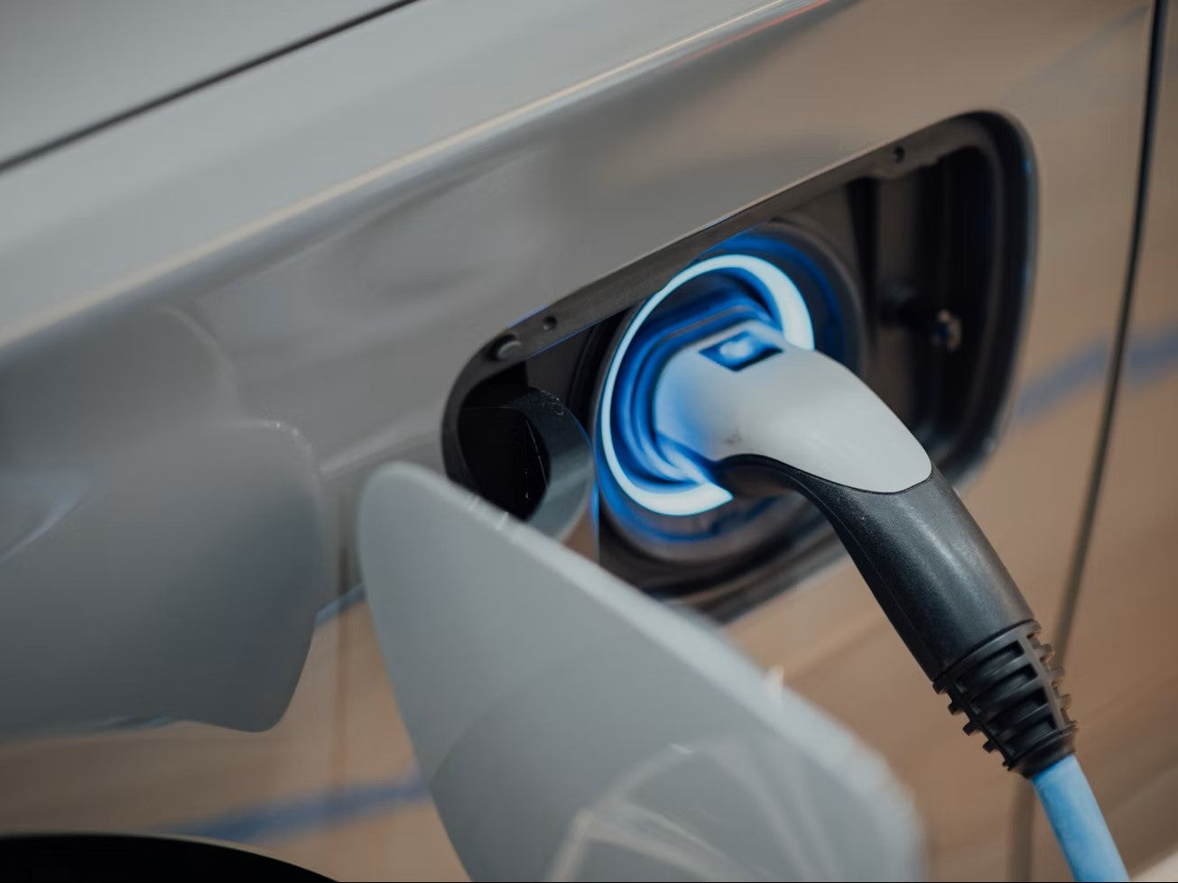 5 Essential Tools and Accessories for EV Owners