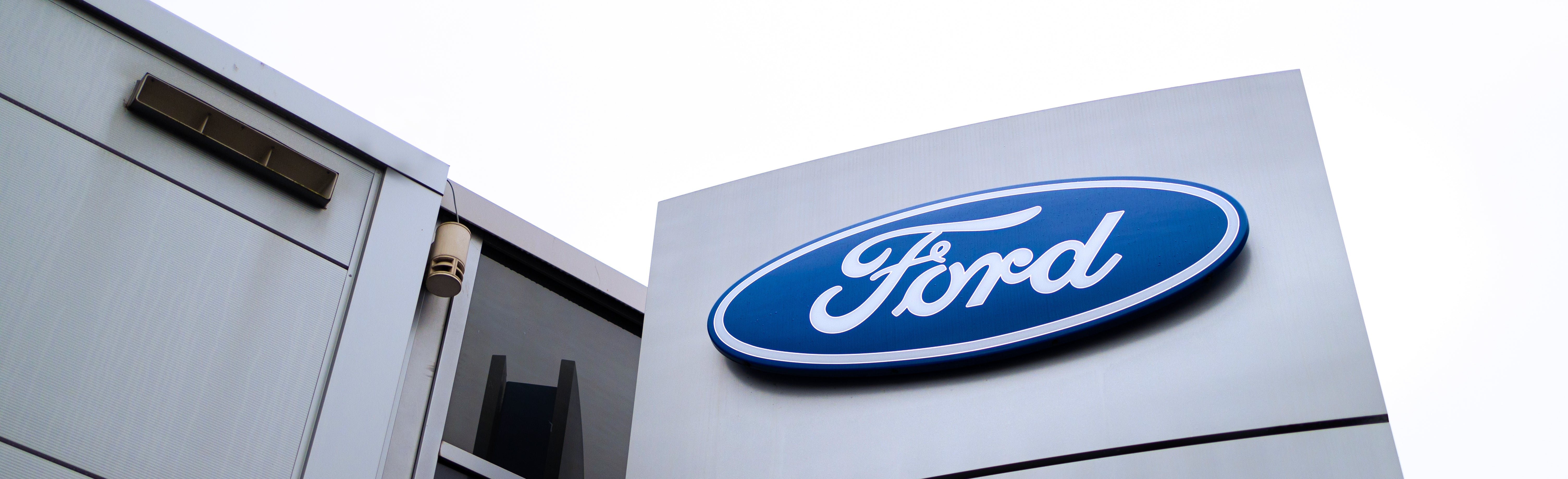 2012 Ford Fusion L4 2.5L_How to Operate the Automatic Transmission