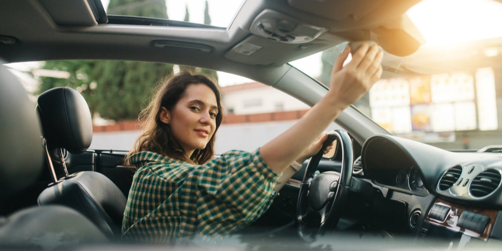 Women drivers 'less likely to be distracted than men', study finds