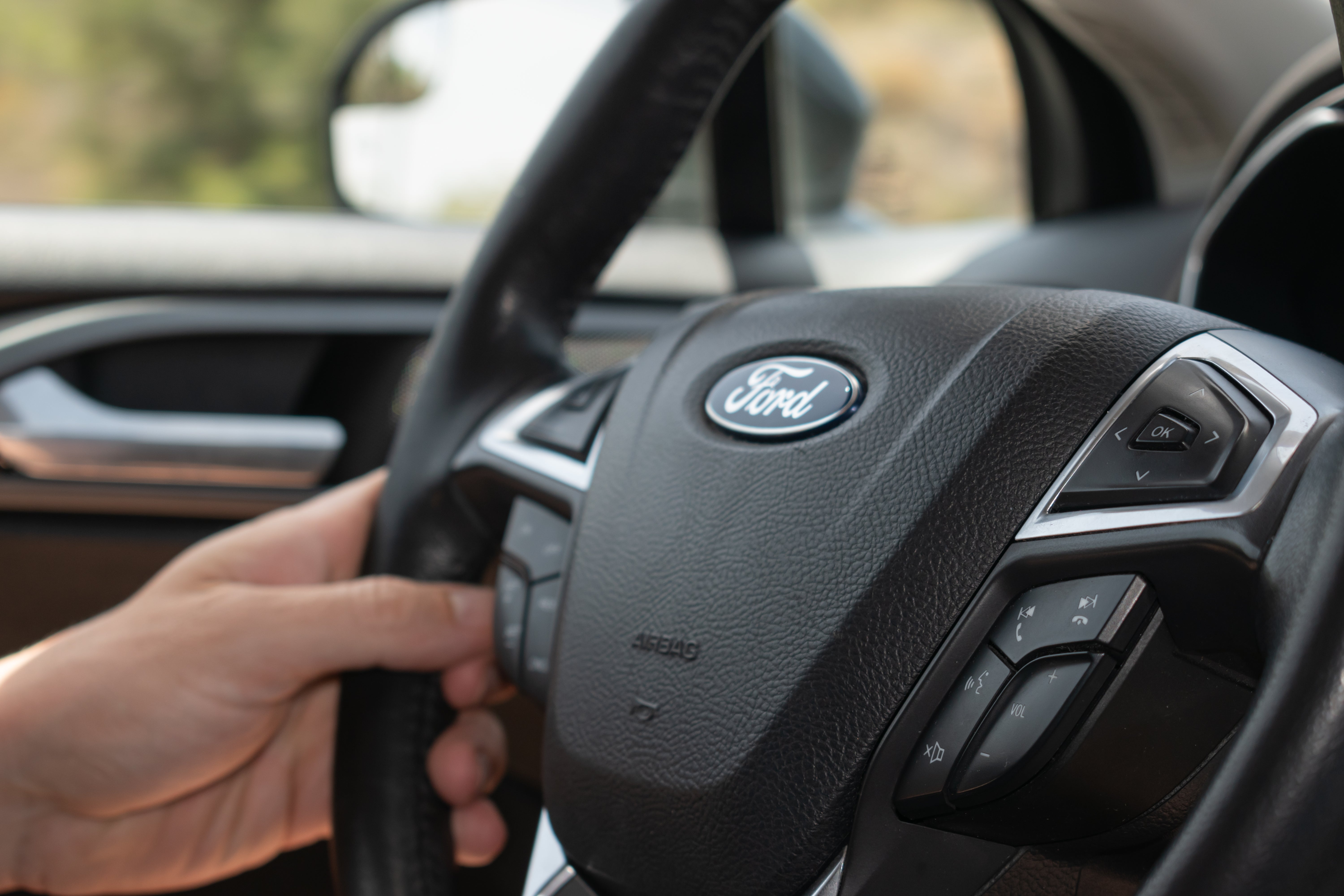 2012 Ford Fusion L4 2.5L_A Guide to Using Power Windows