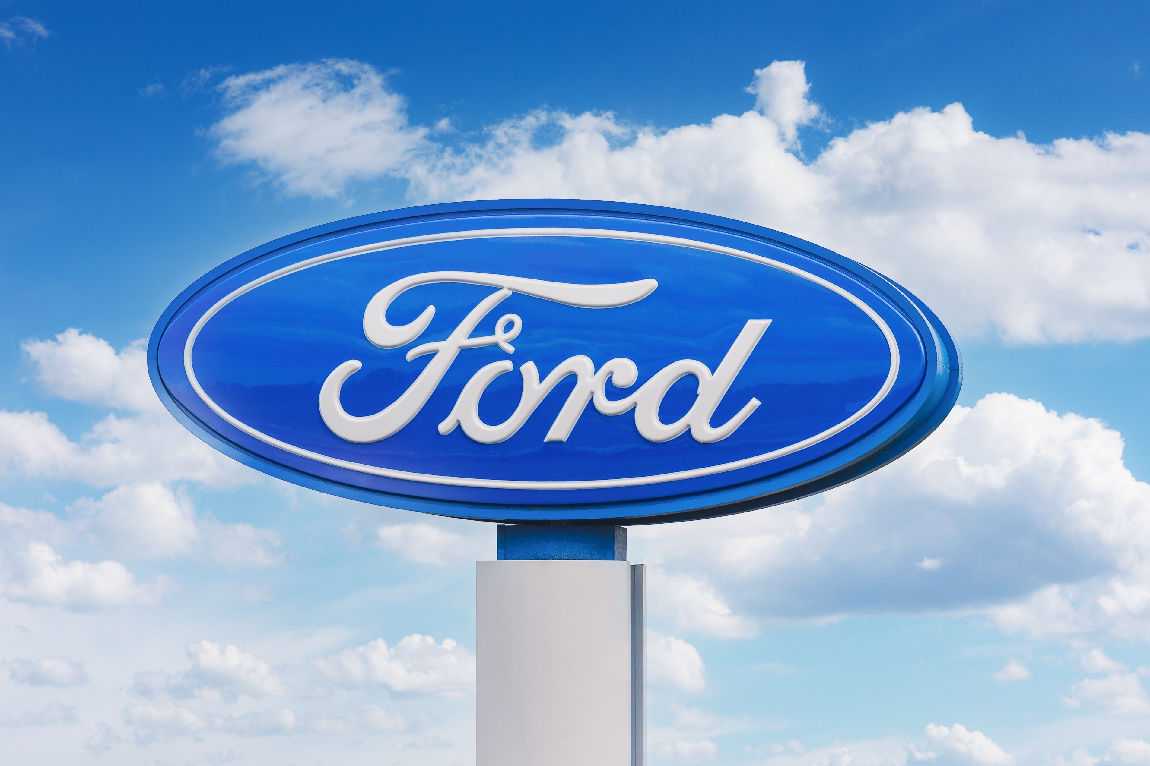 2012 Ford Fusion L4 2.5L_How to Adjust the Steering Wheel