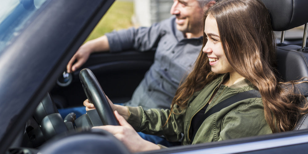 Safe Driving Tips for Teens in a Digital Age | Innova